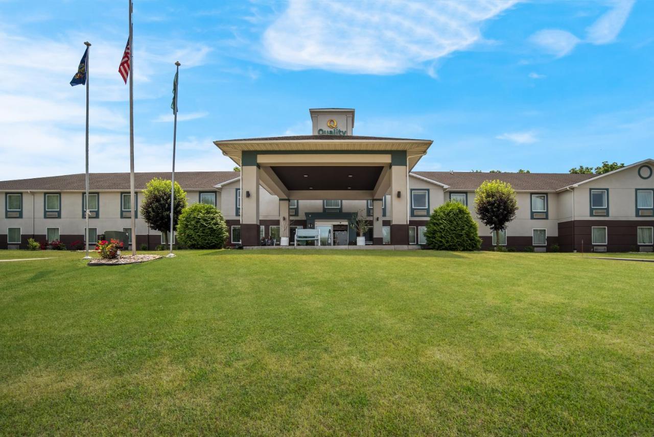 Quality Inn & Suites Chambersburg Exterior photo