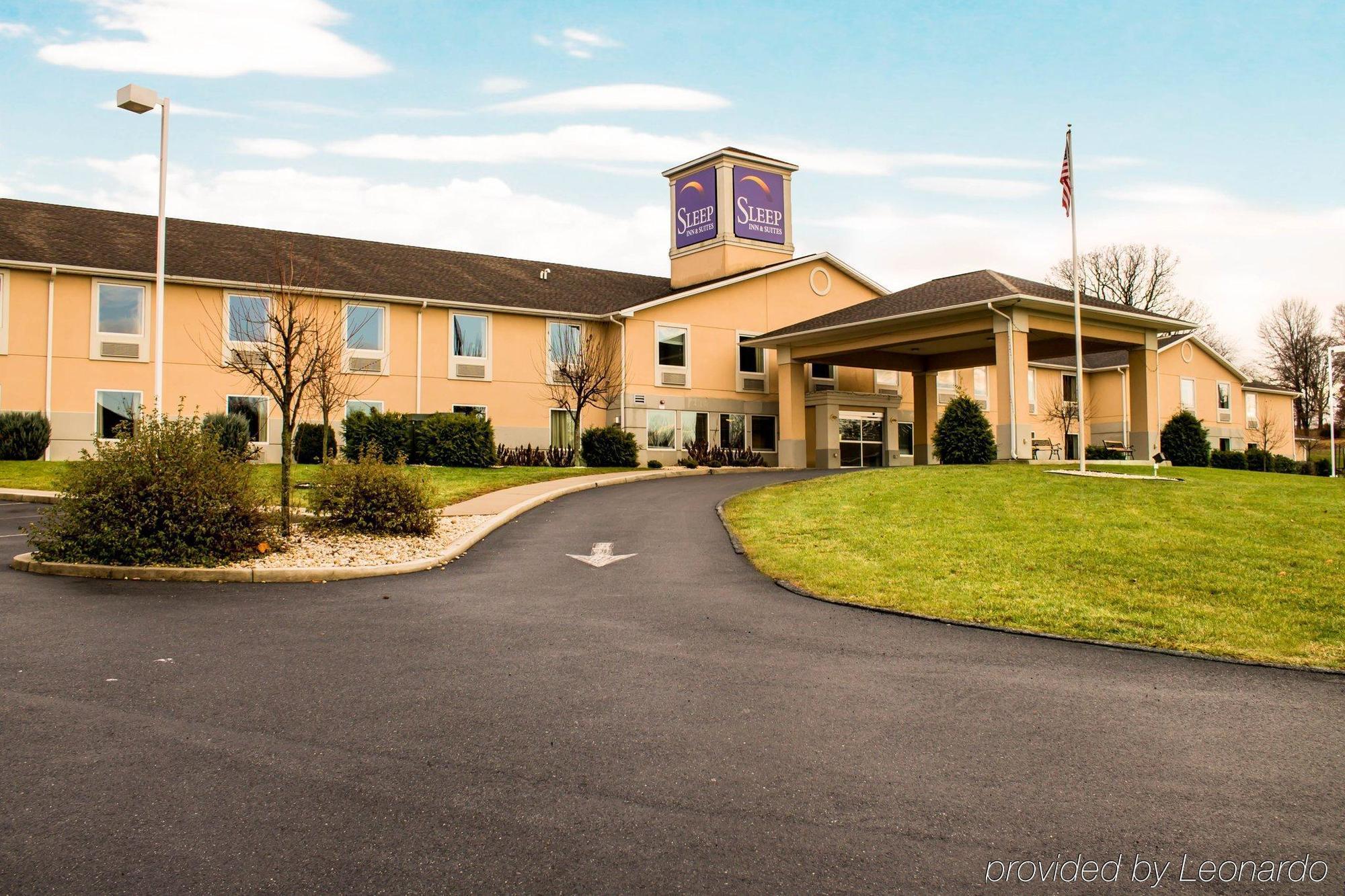 Quality Inn & Suites Chambersburg Exterior photo