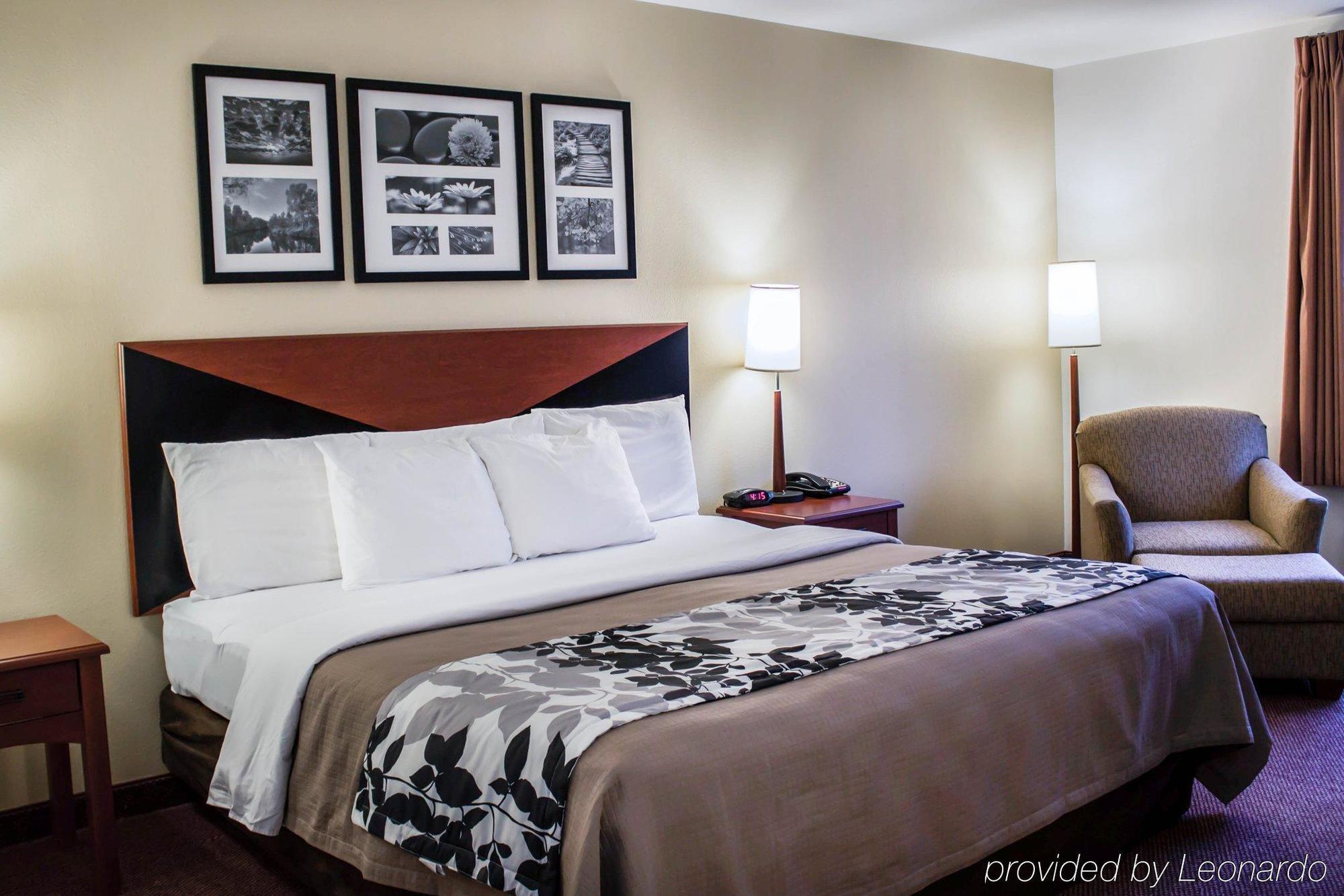 Quality Inn & Suites Chambersburg Exterior photo