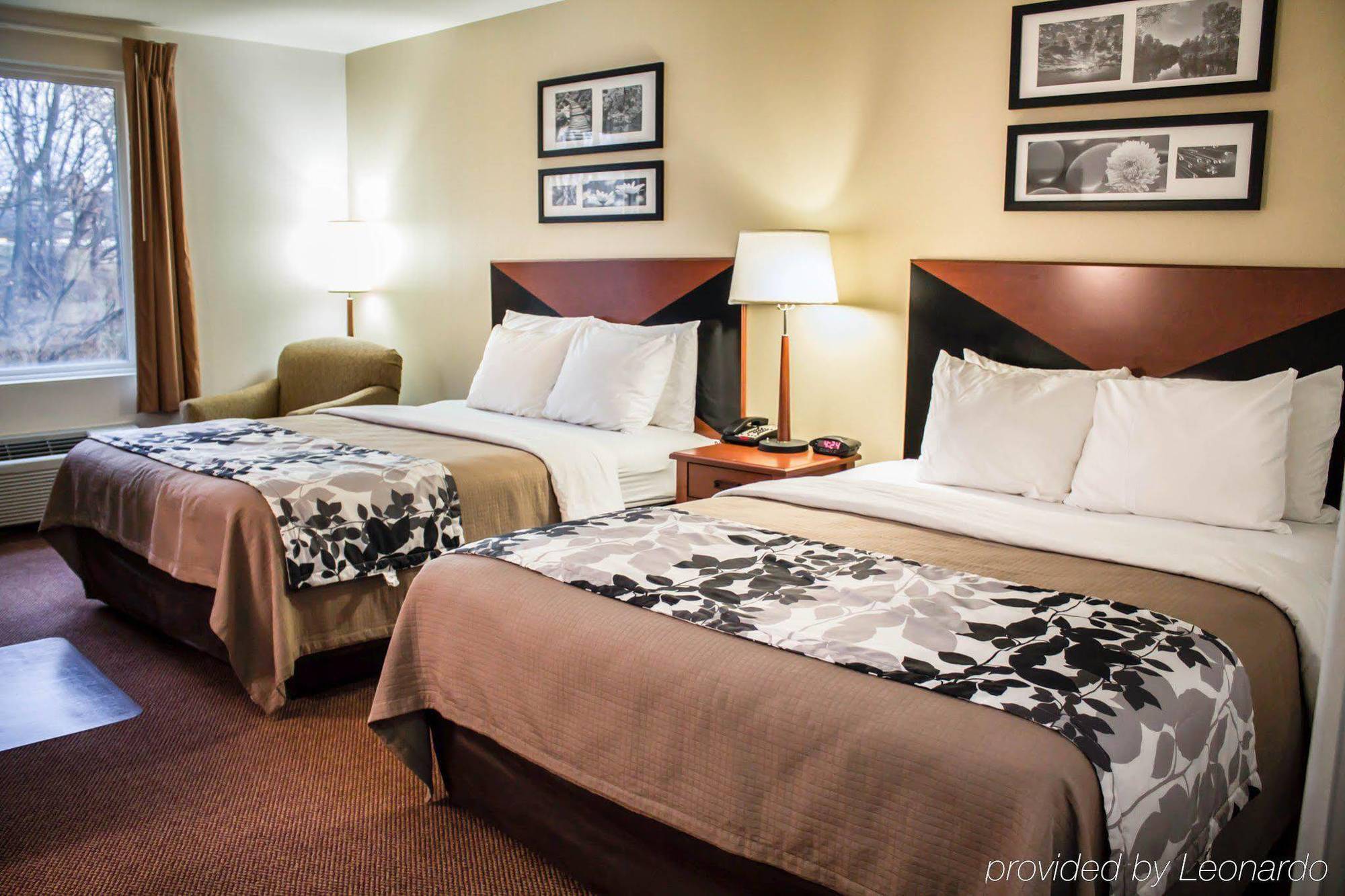 Quality Inn & Suites Chambersburg Exterior photo