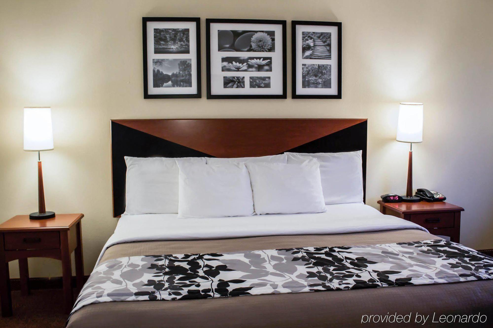 Quality Inn & Suites Chambersburg Exterior photo
