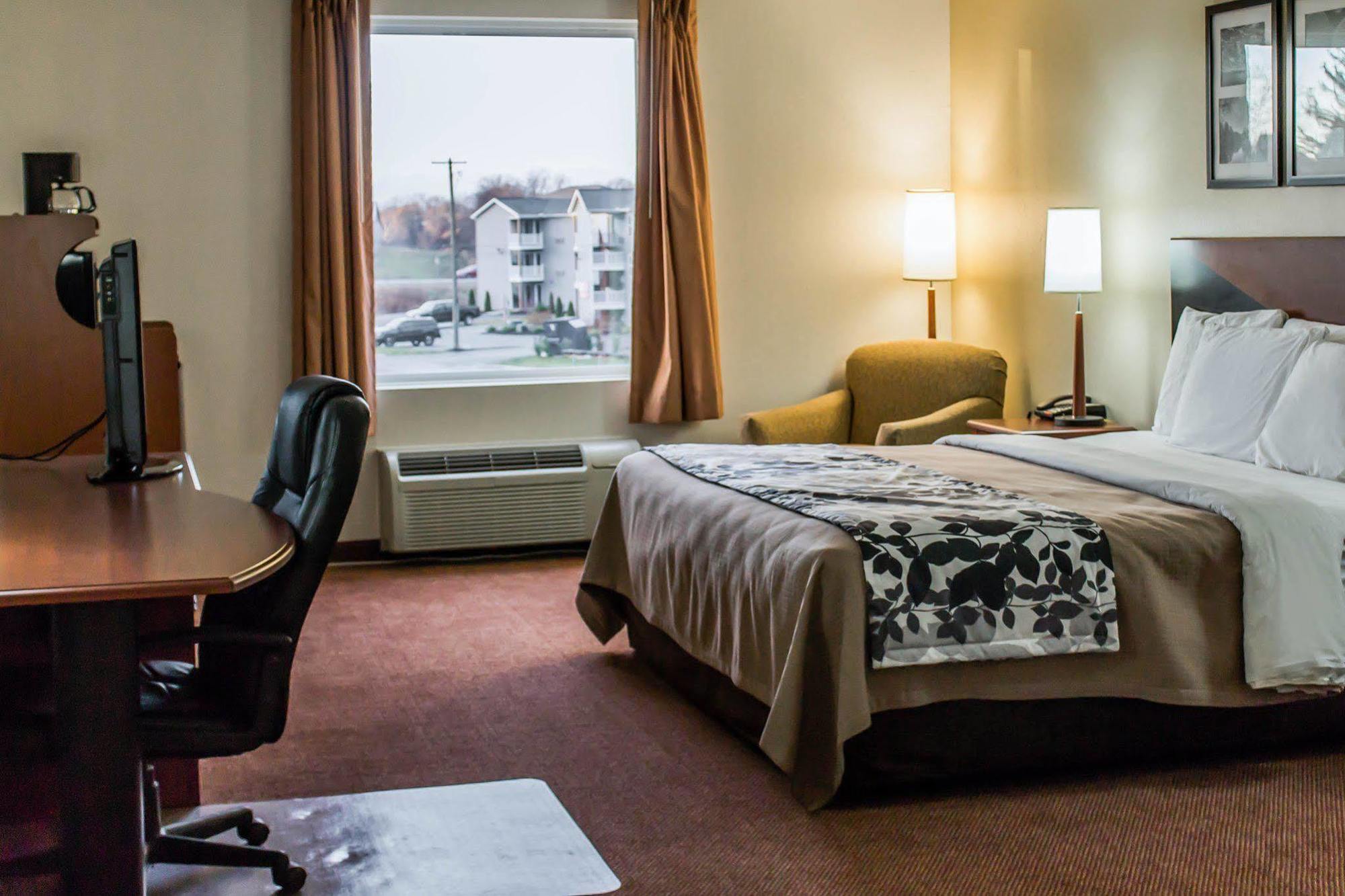 Quality Inn & Suites Chambersburg Exterior photo
