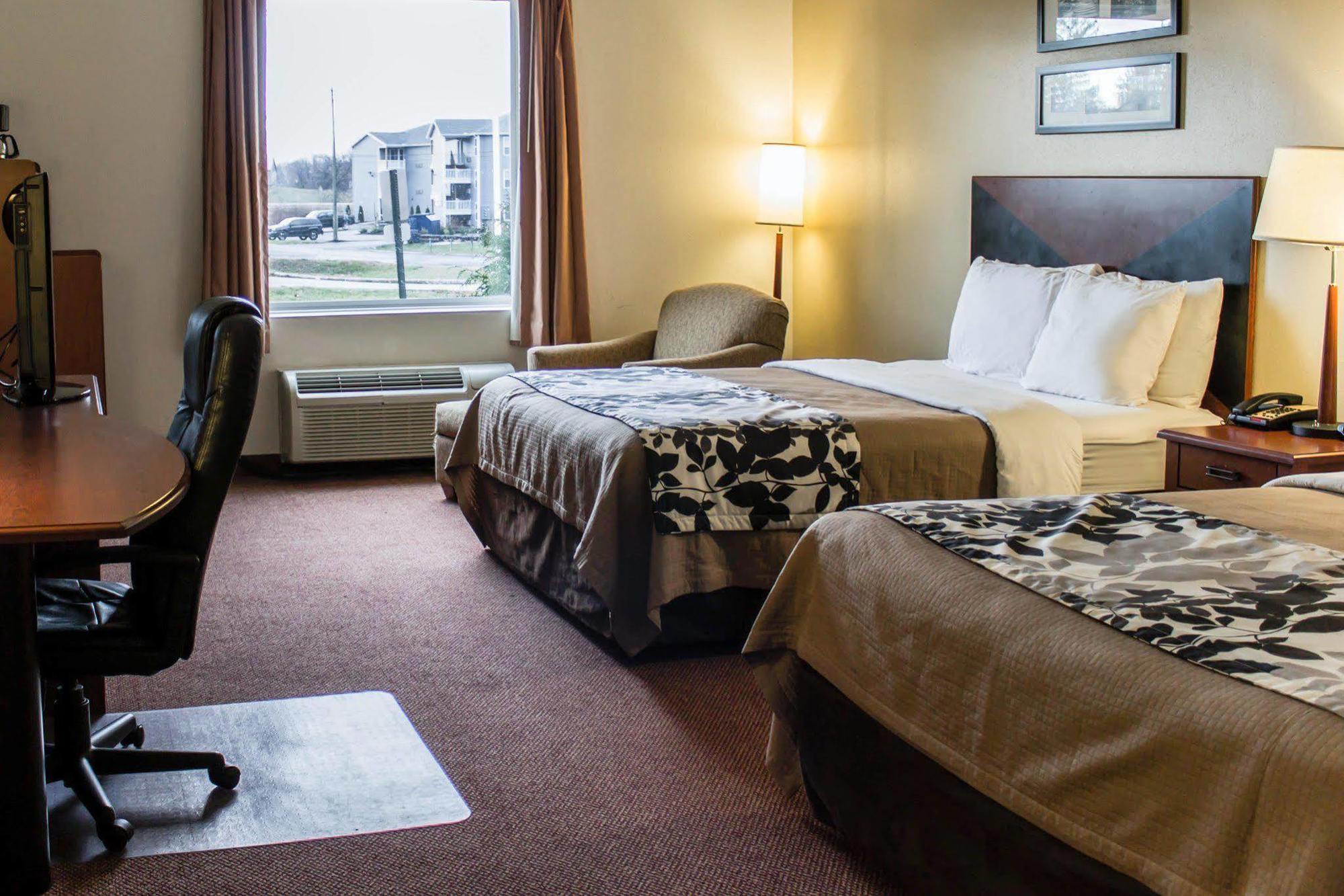 Quality Inn & Suites Chambersburg Exterior photo